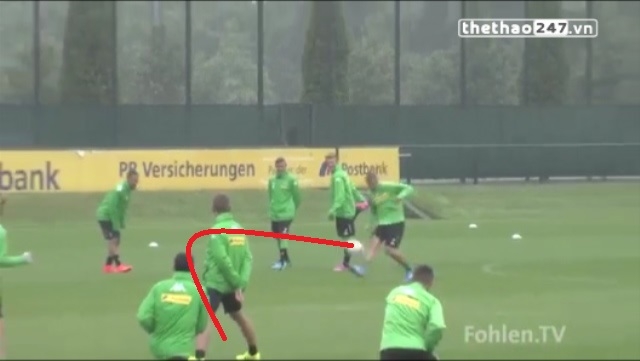 VIDEO: Pha 'xâu kim' đẳng cấp của sao Bundesliga